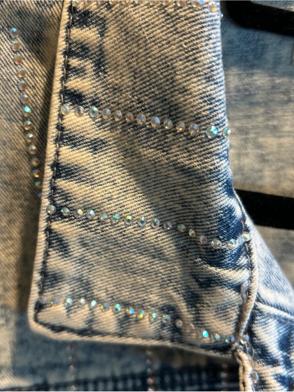Veveret Acid Wash Rhinestone Denim Jacket Womens Large Blue Cropped Raw Hem - Picture 2 of 11